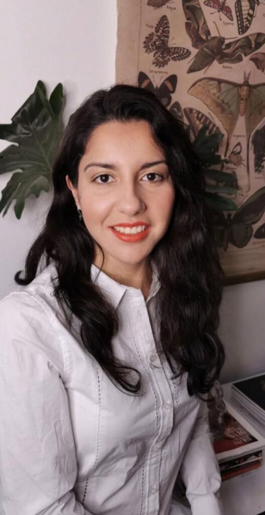 Daniela Henríquez, especialista en comunicación estratégica y marketing digital, durante entrevista sobre el impacto del hate en redes sociales.