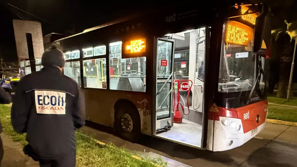 Asesinan a hombre en Macul: chofer de bus RED fue amenazado para trasladar a la víctima